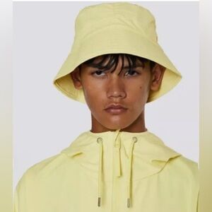 RAINS New in Package Pale Yellow Waterproof Bucket Hat Size M to XL